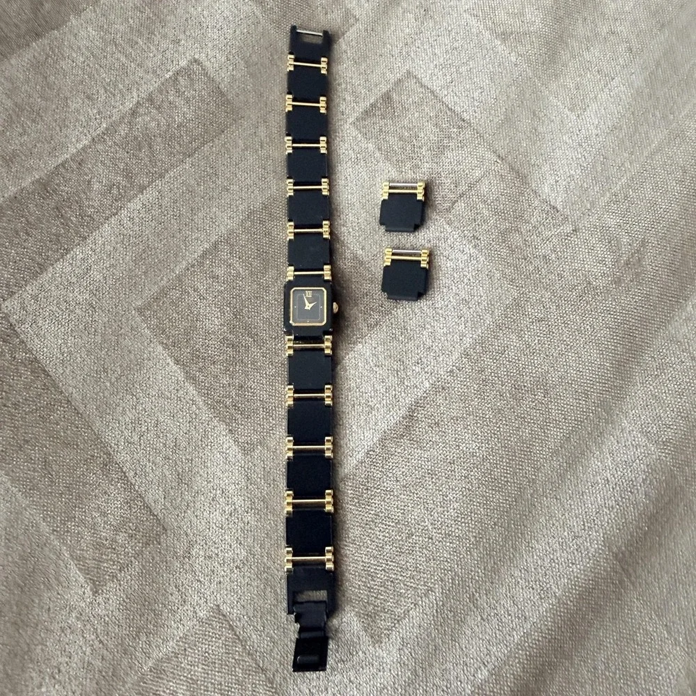 VTG Seiko Quartz Watch Black Dial Gold Tone Bracelet Octagon Dress Japan RARE